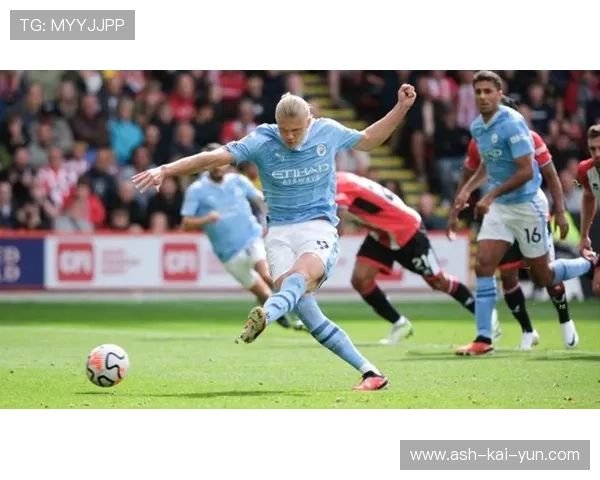 英超曼城短传渗透制造空当，最终收获破门