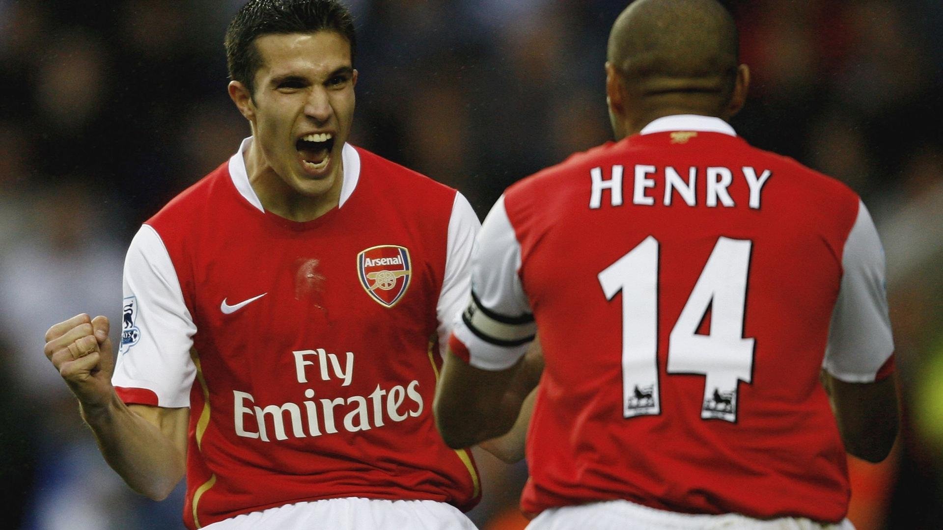 “种一棵树再开跑”活动 暖身后集体植树再上路